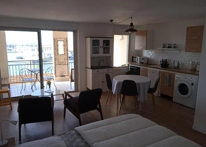 Studio Design vue Port 2 pas des Canaux + parking